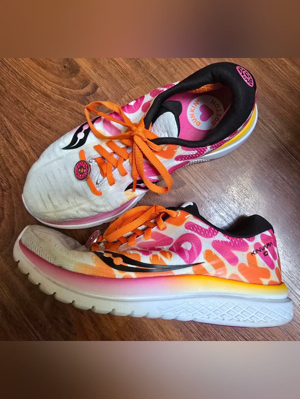 Women's Saucony Kinvara Dunkin’ Donuts Running Shoes Size 6 Boston Marathon